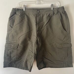 The North Face Utility Ripstop Cargo 9” Shorts Hiking Outdoor Olive Green Mens L